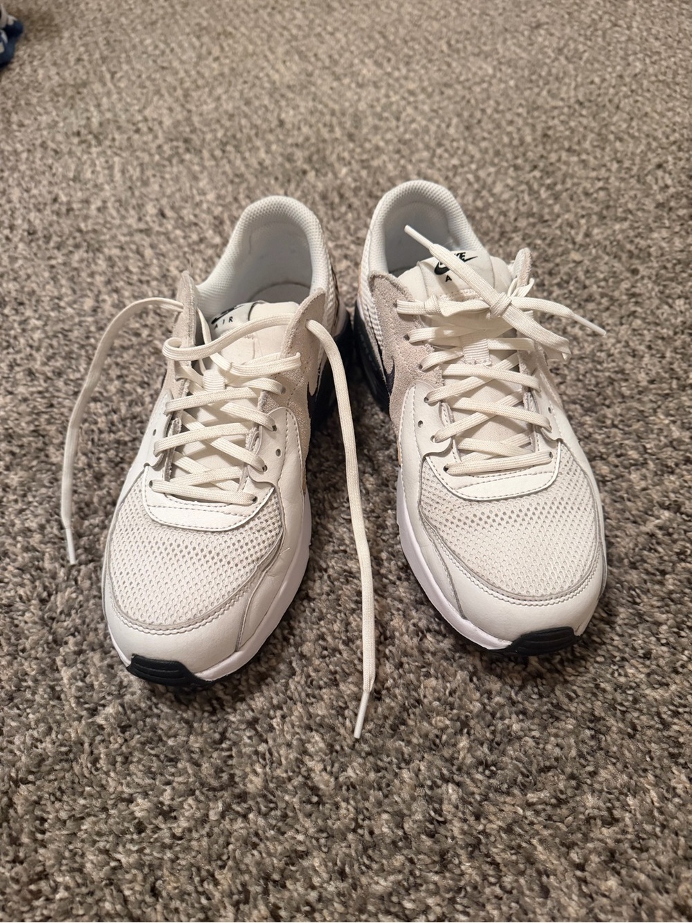 Nike Women's White and Black Athletic Sneakers